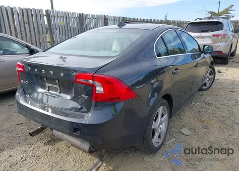 2013 Volvo S60 T5 z USA, uszkodzony, nr VIN YV1612FS5D2219990